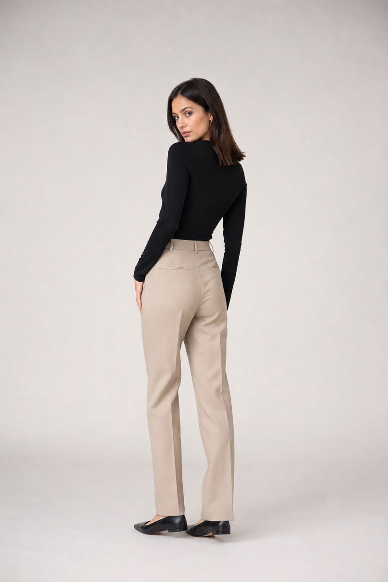 Model pose: look over the shoulder
